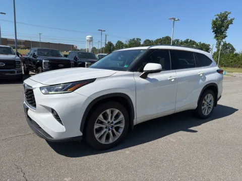 More photos of 2022 Toyota Highlander Limited at Smart Ford, VA