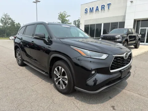 Photos of 2022 Toyota Highlander XLE for sale in South Boston, VA at Smart Ford