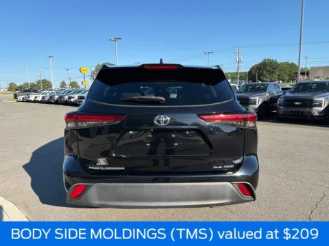More photos of 2022 Toyota Highlander XLE at Smart Ford, VA