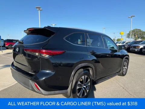 More photos of 2022 Toyota Highlander XLE at Smart Ford, VA