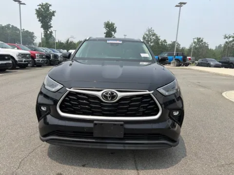 More photos of 2022 Toyota Highlander XLE at Smart Ford, VA