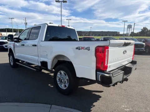 More photos of 2027 Ford F-250SD XLT at Smart Ford, VA