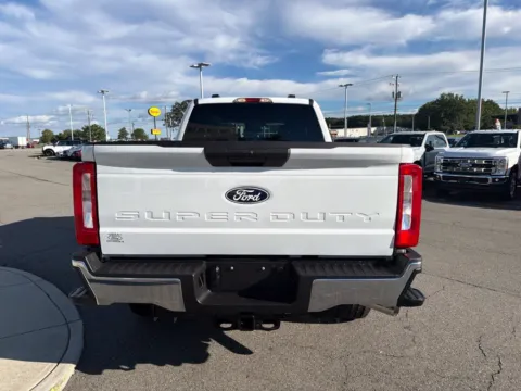 More photos of 2027 Ford F-250SD XLT at Smart Ford, VA