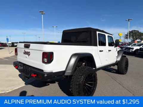 More photos of 2020 Jeep Gladiator Rubicon at Smart Ford, VA