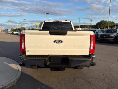 More photos of 2027 Ford F-250SD XLT at Smart Ford, VA