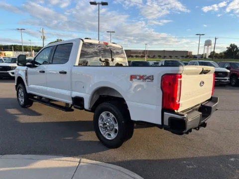 More photos of 2027 Ford F-250SD XLT at Smart Ford, VA