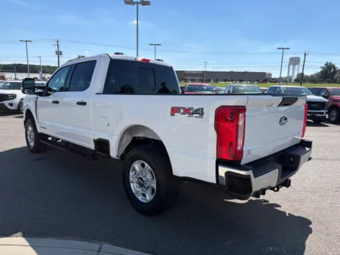 More photos of 2027 Ford F-250SD XLT at Smart Ford, VA