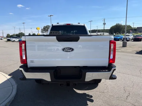 More photos of 2027 Ford F-250SD XLT at Smart Ford, VA