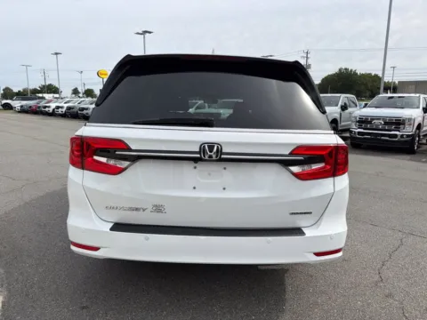 More photos of 2021 Honda Odyssey Touring at Smart Ford, VA