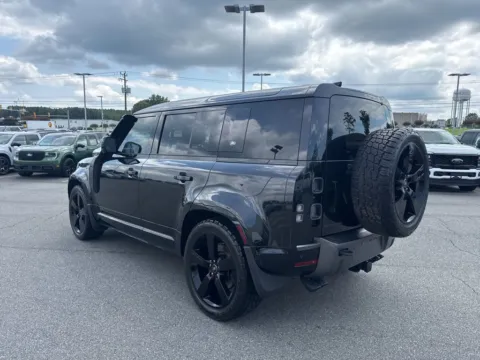 More photos of 2022 Land Rover Defender 110 V8 at Smart Ford, VA