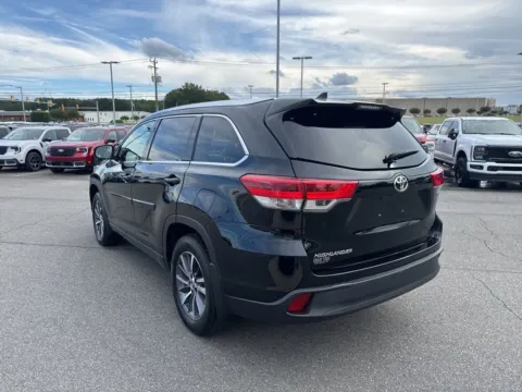 More photos of 2018 Toyota Highlander XLE at Smart Ford, VA