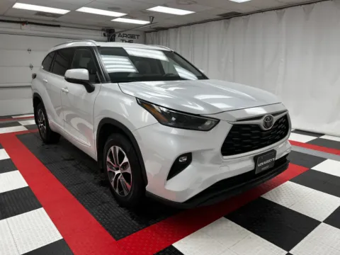 Another view of 2022 Toyota Highlander XLE for sale in Chillicothe, MO at MAG CDJR