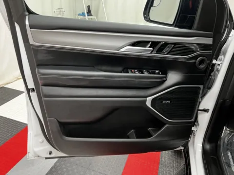 More photos of 2024 Jeep Wagoneer Series II Carbide at MAG CDJR, MO