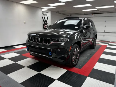 Photos of 2024 Jeep Grand Cherokee 4xe Overland for sale in Chillicothe, MO at MAG CDJR