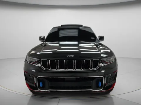 Another view of 2024 Jeep Grand Cherokee 4xe Overland for sale in Chillicothe, MO at MAG CDJR