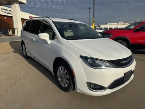 Photos of 2018 Chrysler Pacifica Touring L for sale in Chillicothe, MO at MAG CDJR