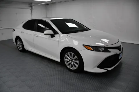 White 2020 Toyota Camry LE for sale in Chillicothe, MO