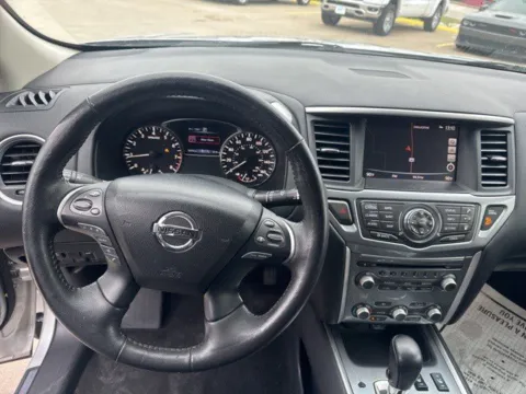 More photos of 2019 Nissan Pathfinder SL at MAG CDJR, MO
