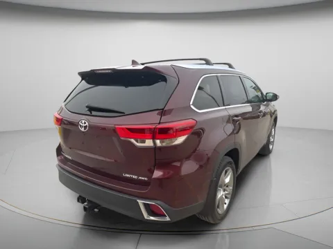 More photos of 2019 Toyota Highlander Limited at MAG CDJR, MO