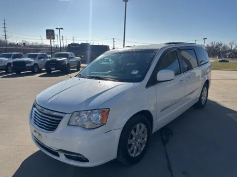 Photos of 2014 Chrysler Town & Country Touring for sale in Chillicothe, MO at MAG CDJR