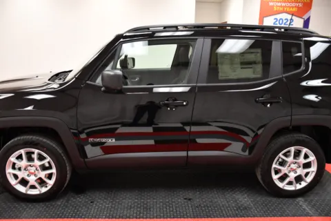 More photos of 2023 Jeep Renegade Latitude at MAG CDJR, MO