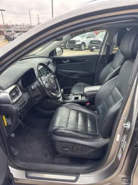 More photos of 2016 Kia Sorento SX at MAG CDJR, MO