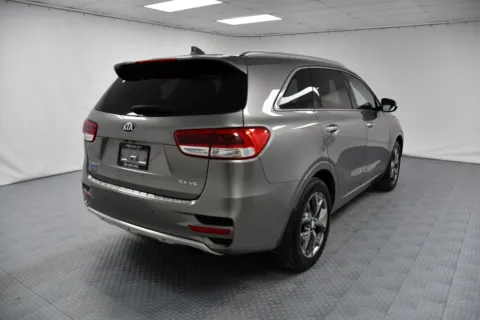 More photos of 2016 Kia Sorento SX at MAG CDJR, MO