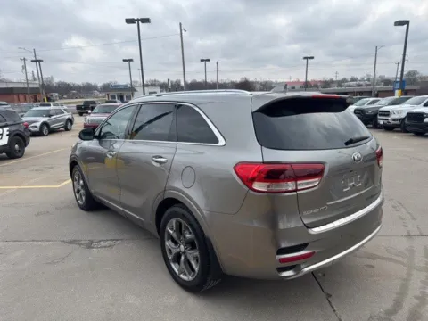 More photos of 2016 Kia Sorento SX at MAG CDJR, MO
