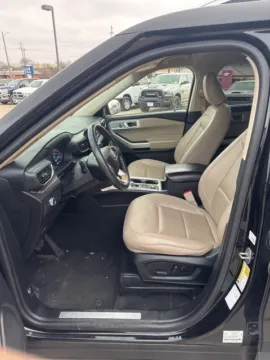 More photos of 2022 Ford Explorer Limited at MAG CDJR, MO