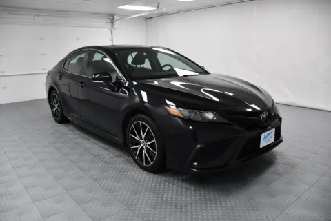 Black 2023 Toyota Camry SE for sale in Chillicothe, MO