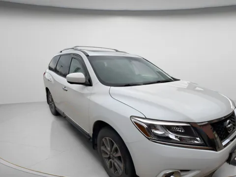 More photos of 2016 Nissan Pathfinder SL at MAG CDJR, MO