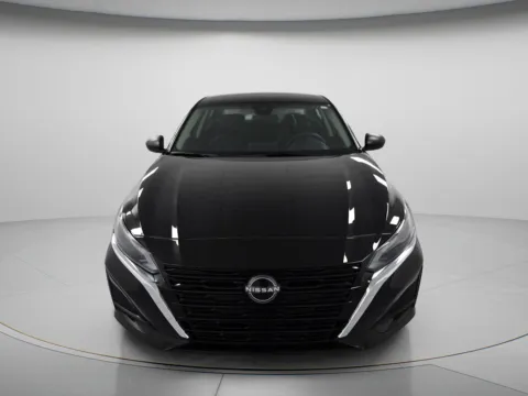 Photos of 2024 Nissan Altima 2.5 SV for sale in Chillicothe, MO at MAG CDJR