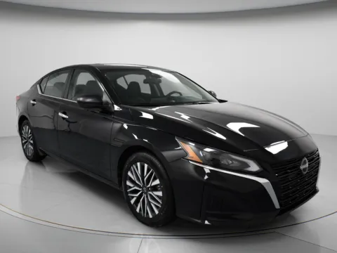 Black 2024 Nissan Altima 2.5 SV for sale in Chillicothe, MO