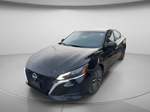 Photos of 2024 Nissan Altima 2.5 SV for sale in Chillicothe, MO at MAG CDJR