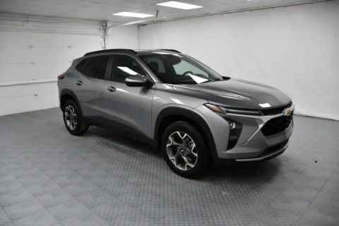 Gray 2025 Chevrolet Trax LT for sale in Chillicothe, MO