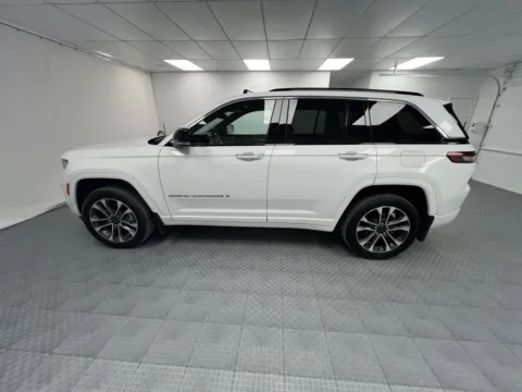 More photos of 2023 Jeep Grand Cherokee Overland at MAG CDJR, MO