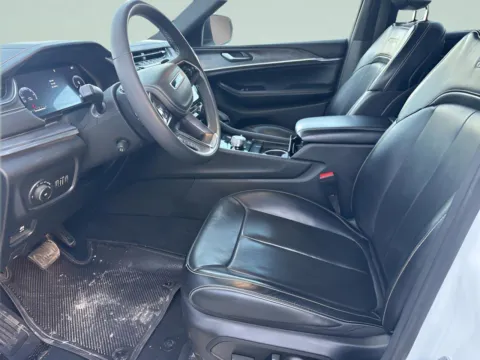 More photos of 2023 Jeep Grand Cherokee Overland at MAG CDJR, MO