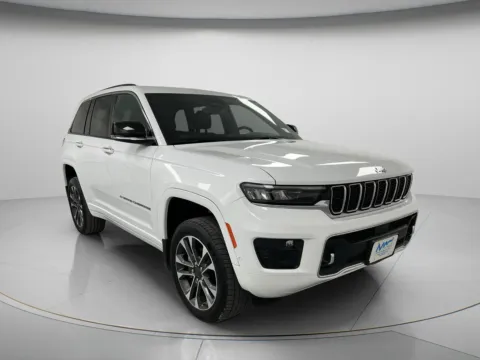 Photos of 2023 Jeep Grand Cherokee Overland for sale in Chillicothe, MO at MAG CDJR