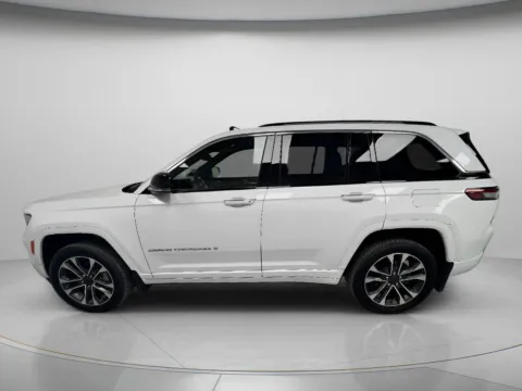 More photos of 2023 Jeep Grand Cherokee Overland at MAG CDJR, MO