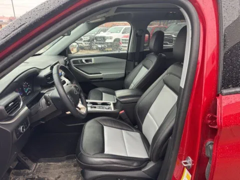 More photos of 2023 Ford Explorer XLT at MAG CDJR, MO
