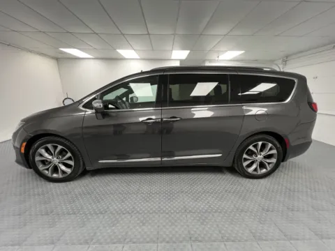 More photos of 2020 Chrysler Pacifica Limited 35th Anniversary at MAG CDJR, MO