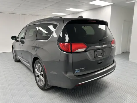More photos of 2020 Chrysler Pacifica Limited 35th Anniversary at MAG CDJR, MO