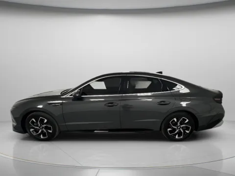 More photos of 2025 Hyundai Sonata SEL at MAG CDJR, MO