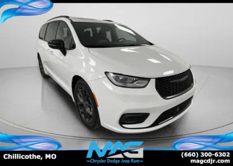 White 2025 Chrysler Pacifica Limited for sale in Chillicothe, MO