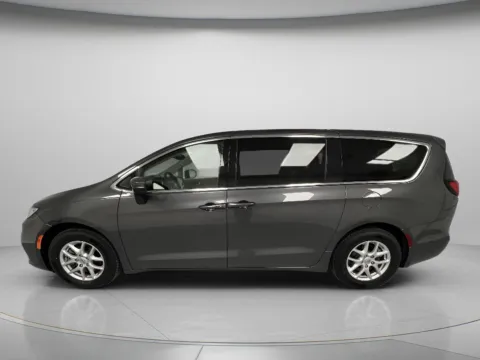 More photos of 2023 Chrysler Pacifica Touring L at MAG CDJR, MO
