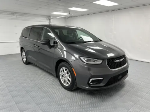 Gray 2023 Chrysler Pacifica Touring L for sale in Chillicothe, MO