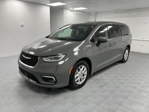 More photos of 2023 Chrysler Pacifica Touring L at MAG CDJR, MO