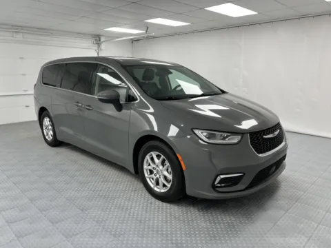 Gray 2023 Chrysler Pacifica Touring L for sale in Chillicothe, MO