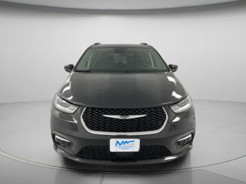 More photos of 2022 Chrysler Pacifica Touring L at MAG CDJR, MO