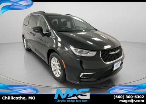 Black 2022 Chrysler Pacifica Touring L for sale in Chillicothe, MO